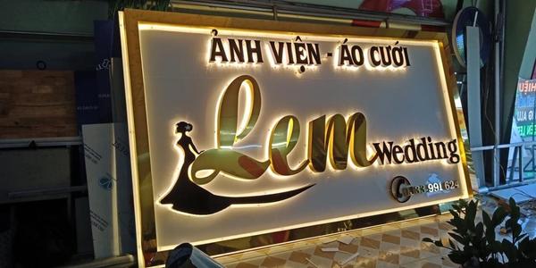 Làm bảng hiệu quảng cáo cửa hàng áo cưới