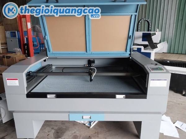Trang thiết bị máy cắt laser CNC hiện đại