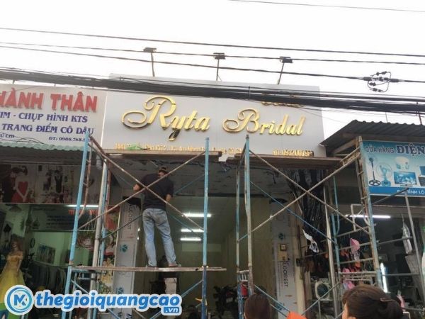 Sữa chữa bảng hiệu quảng cáo chữ nổi mica - alu - inox